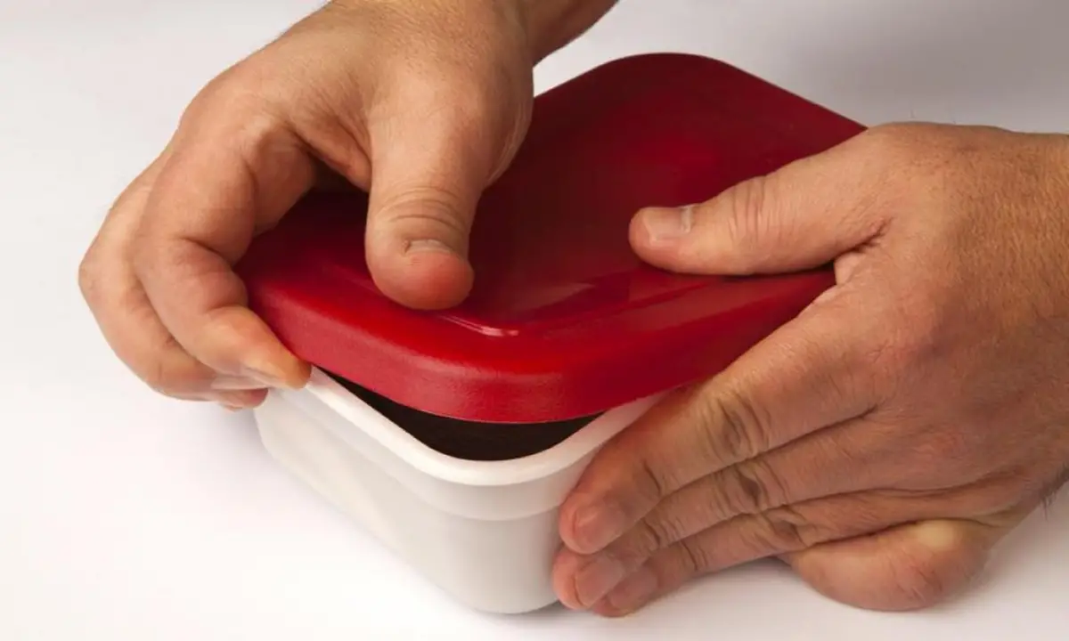 Truco casero para eliminar el olor a humedad en tuppers con solo dos ingredientes