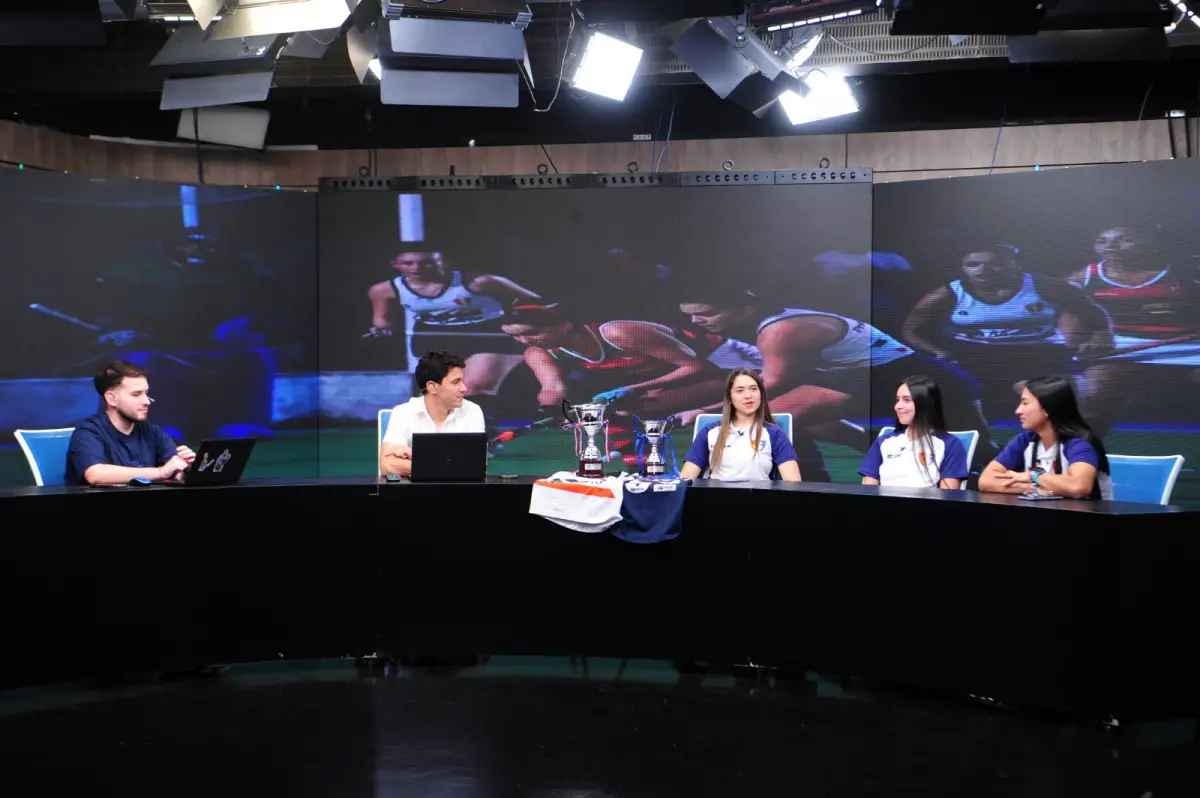 EN FUERTE AL MEDIO. Vasile, Barros y Campero contaron las intimidades del campeón de hockey femenino.