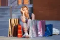 Compras para calmar el estrés: alertan que cada vez más jóvenes usan el consumo como escape emocional