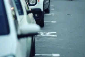 Amenazó con un arma a una mujer por una discusión de tránsito en pleno centro tucumano