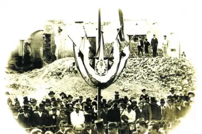 Recuerdos fotográficos: 1908. Colocan la piedra basal de la Casa de Gobierno