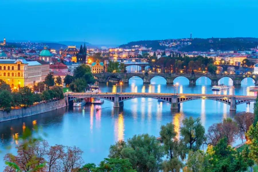 El país más feliz del mundo ofrece educación, salud y bienestar gratuitos para quienes buscan una nueva vida: ¿cuál es?