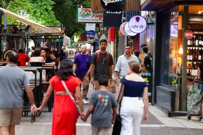 Los comercios del microcentro tendrán horarios especiales por Navidad y Año Nuevo