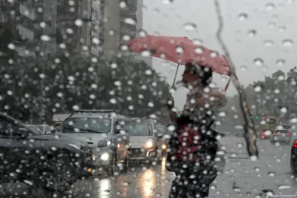 Hay alerta por tormentas en cinco provincias: ¿qué dice el pronóstico para el fin de semana largo?