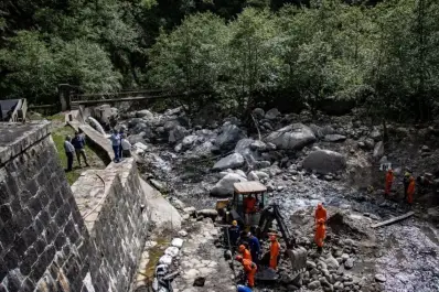 Pagani y Caponio visitaron la obra del acueducto de Anfama, que presenta un avance del 80%