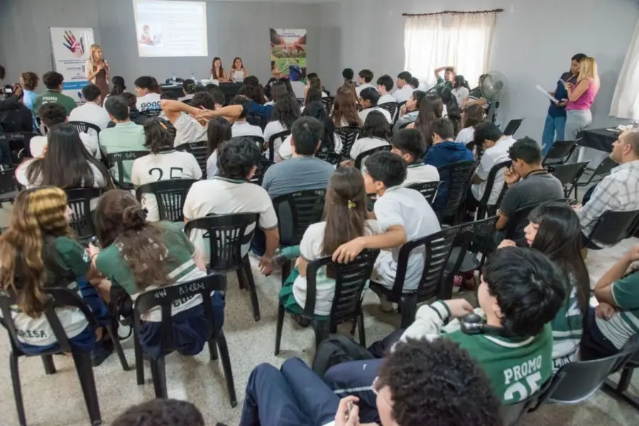 Pagani y Caponio visitaron la obra del acueducto de Anfama, que presenta un avance del 80%