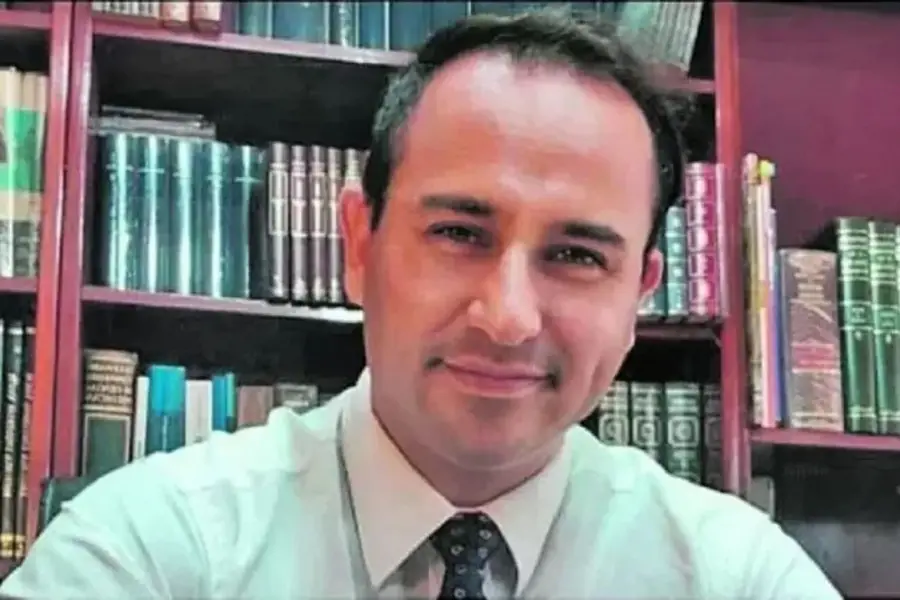 ERROR. El procurador Vega fue detenido por cometer una estafa.