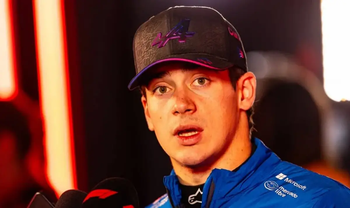 DISTENDIDO. Colapinto se mostró relajado en la previa del GP de Qatar, en el que intentará seguir creciendo con Alpine.