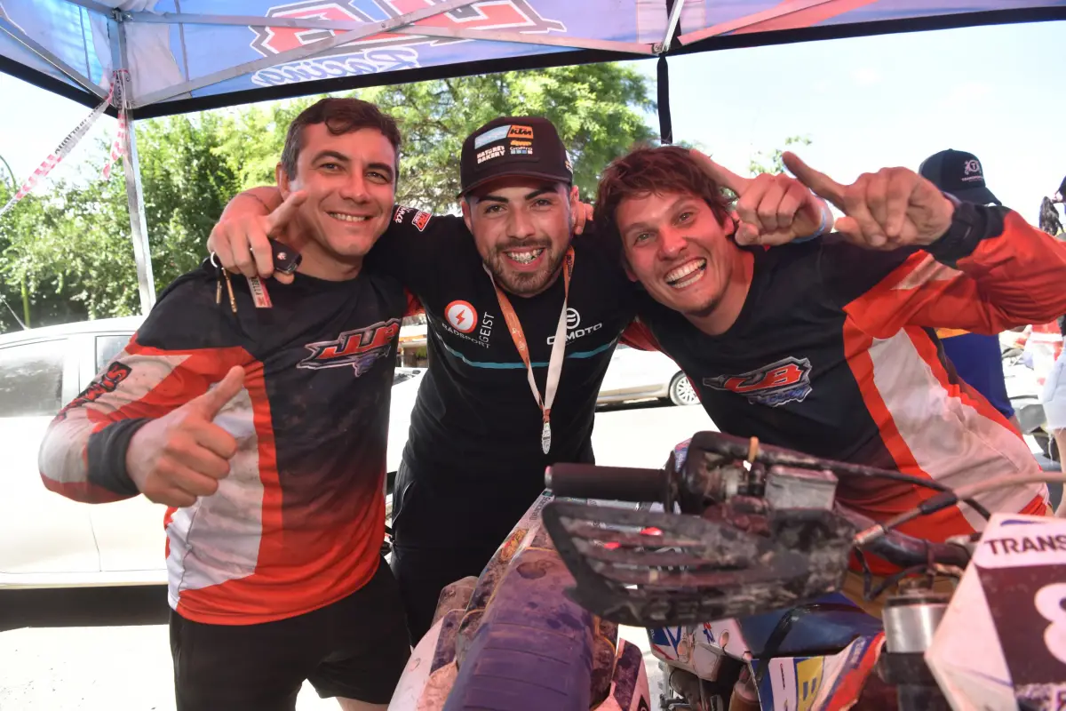 FELICES. Stancanelli, Núñez y Mayoral celebran el primer puesto en su categoría.