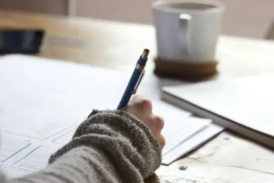 ¿Qué carreras conviene estudiar y cuáles no en 2026, según la IA?