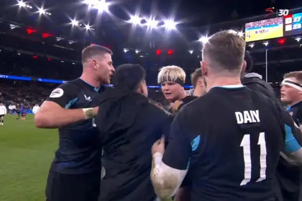 ¿Quién es Henry Pollock, el inglés que se cruzó con el tucumano Tomás Albornoz tras el final de Los Pumas vs. Inglaterra?