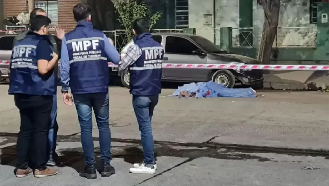 LA ESCENA. El cuerpo de Manuel “Berenjena” López, asesinado en La Ciudadela.