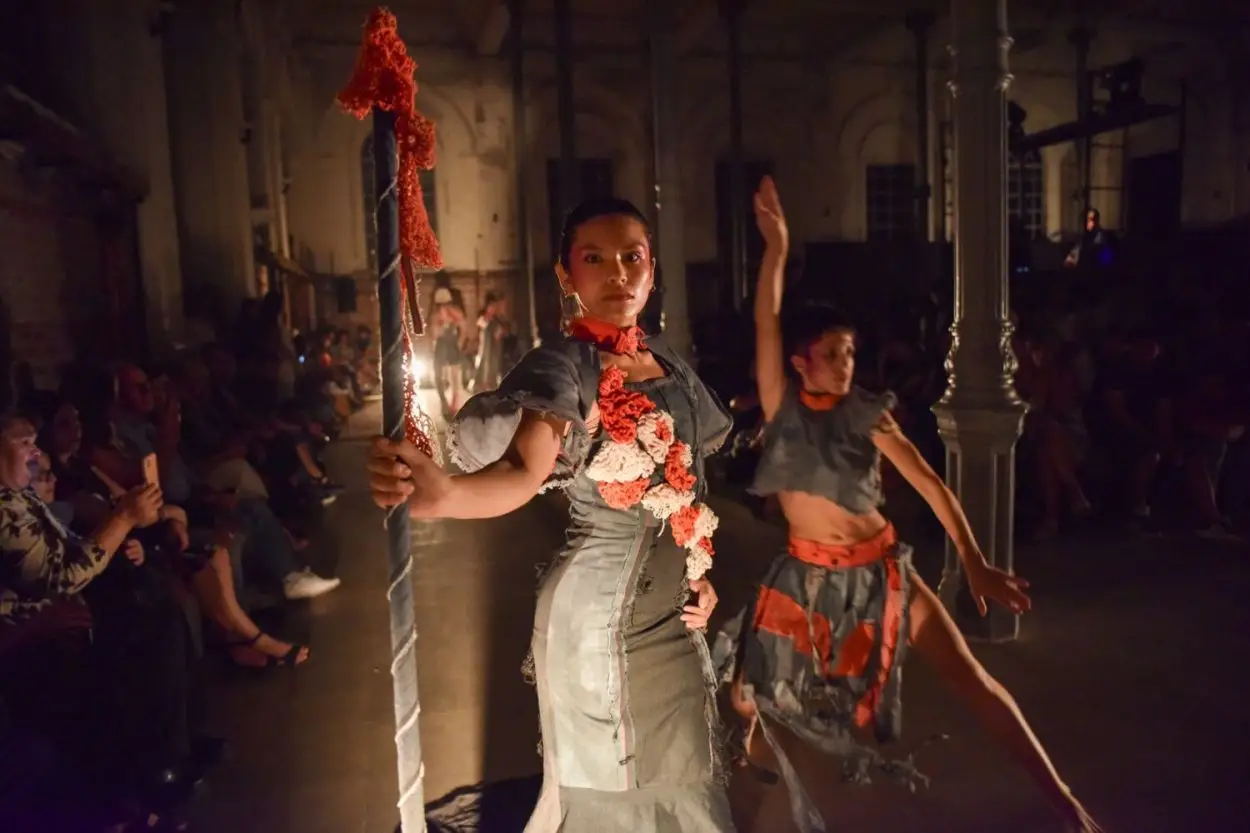 NOCHE EN EL MUSEO. En el Timoteo Navarro se presentó “Cuerpos en Obra”, una experiencia distinta de la Compañía de Danza Contemporánea.