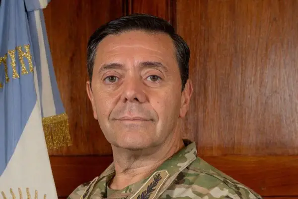 Polémica por la designación de Carlos Presti en Defensa