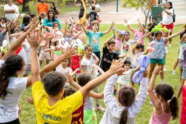 ¿Vale la pena enviar a tus hijos a una colonia de vacaciones? Estos son los beneficios según cada edad