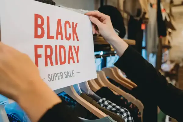 600x400_tiendas-electronica-indumentaria-turismo-supermercados-se-suman-cada-ano-al-black-friday-1113991-104052.webp