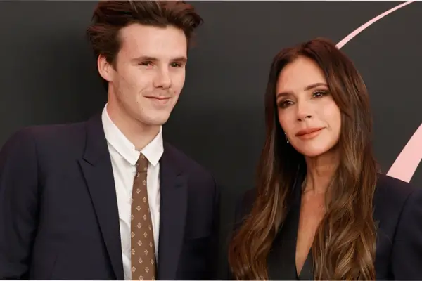 Victoria Beckham revivió sus días como Spice Girl e interpretó un clásico de la banda junto a su hijo