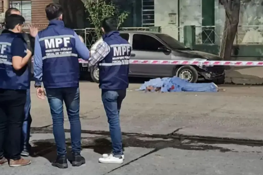 LA ESCENA. El cuerpo de Manuel “Berenjena” López, asesinado en La Ciudadela.