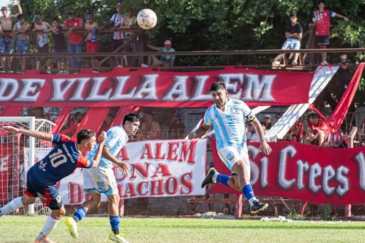 CON LOS TAPONES DE PUNTA. Según Collante, todos los equipos parecen tenerle miedo a Tucumán Central.