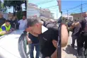 Un chofer estaba por llevar a chicos de viaje de egresados pero los padres descubrieron que estaba drogado