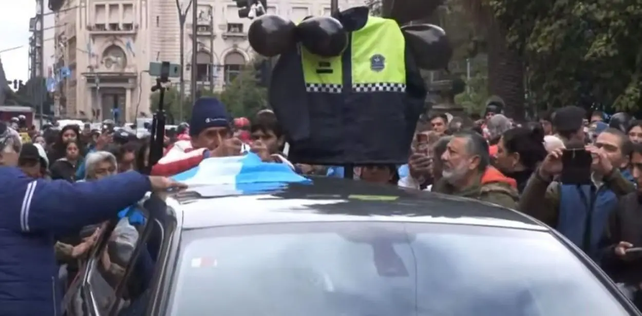 DESPEDIDA. El cortejo fúnebre pasó por Casa de Gobierno.