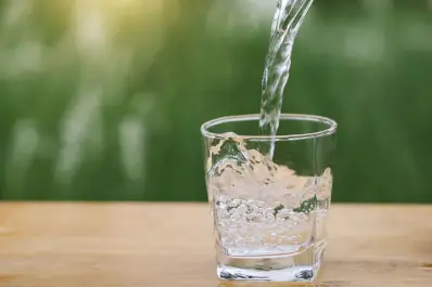 ¿Qué agua tomamos? Especialistas explican el origen del arsénico y los riesgos de su consumo prolongado