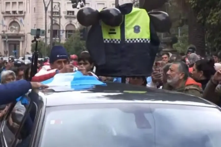 DESPEDIDA. El cortejo fúnebre pasó por Casa de Gobierno.