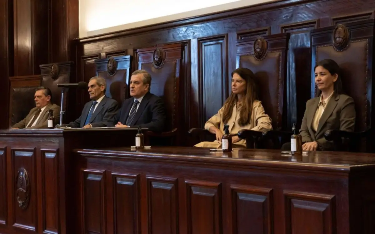 TODO IGUAL. Casi no hubo recambios de funciones entre los vocales.