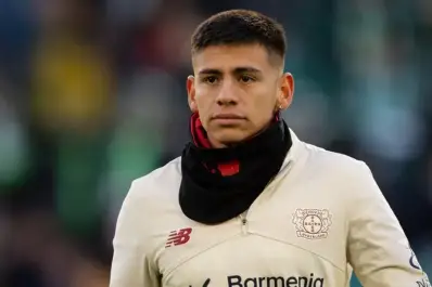 “Diablito” Echeverri podría interrumpir su préstamo en Leverkusen y River queda atento a su situación