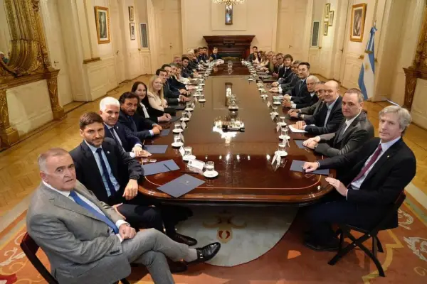 Las promesas de un Papá Noel vestido de violeta