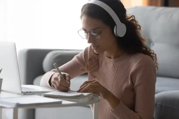 CAPACITACIONES. La Escuela de Negocios CAME, por medio de su plataforma de e-learning, ofrece cursos online focalizados en áreas claves para pymes.