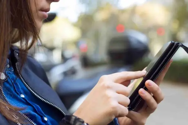 ¿Te pueden quitar el número de celular si no pagás la deuda con la compañía de telefonía?