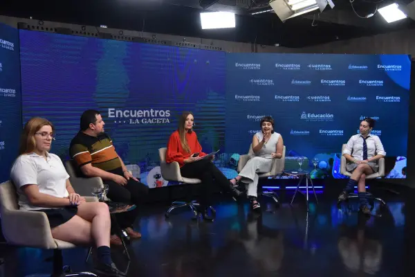 Territorio Digital: estudiantes secundarios proponen “no perderse lo real” y tomar el control sobre el uso de los celulares