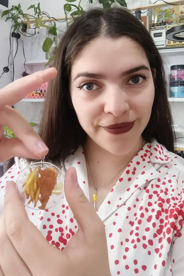 EMPRENDIMIENTO. Julieta Santos creo Plutonia, un proyecto de joyería contemporánea. 