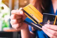 Salir de la “bola de nieve” de deudas: cómo recuperarte del pago mínimo de las tarjetas de crédito