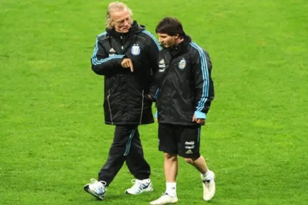 Según Signorini, Maradona le aconsejaría priorizar el mundial a Messi