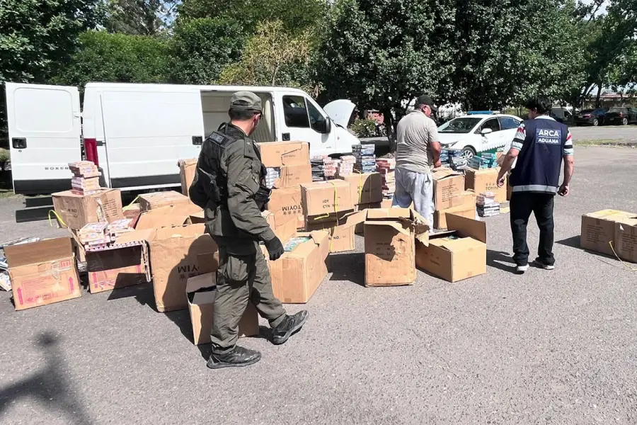 DECOMISO. Entre cartones de cigarrillos, licuadoras y juguetes, estiman que la carga retenida cuesta alrededor de $26.000.000.