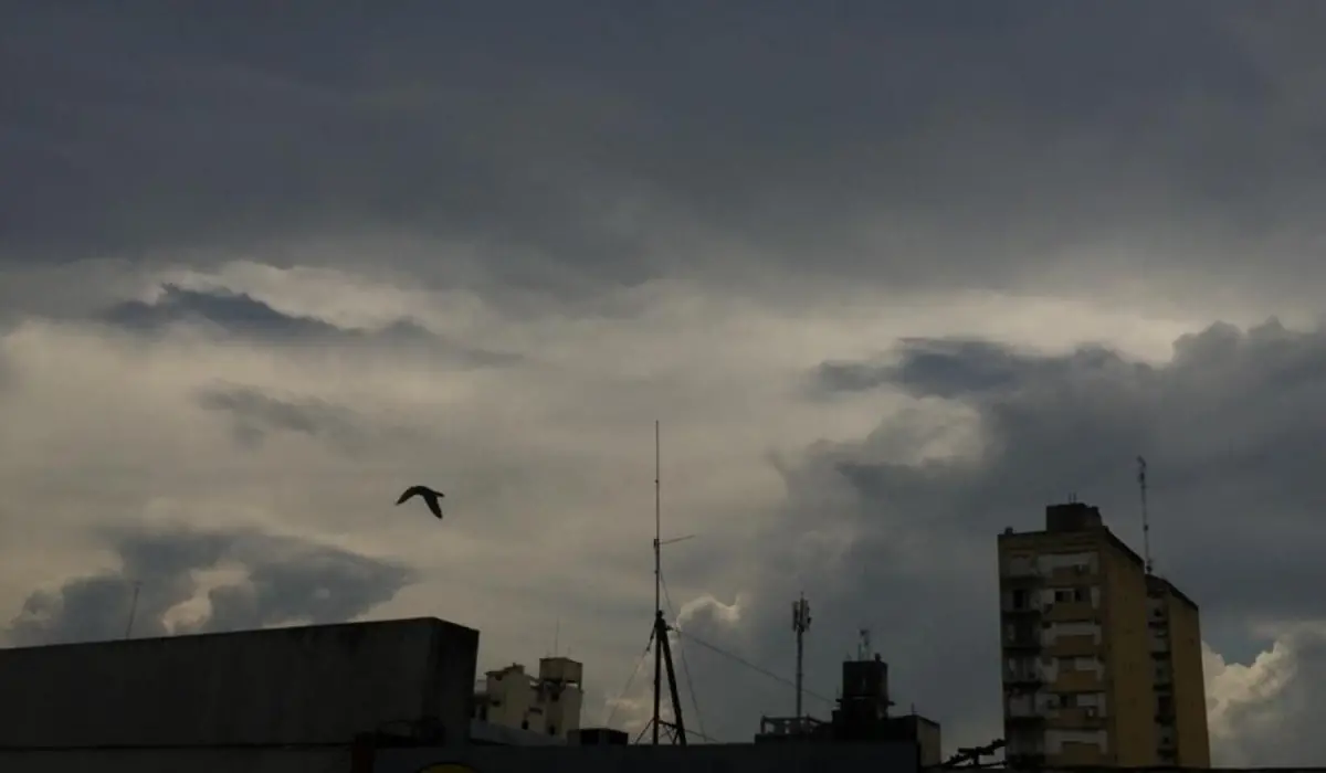 Tras una jornada agobiante, rige una alerta amarilla por tormentas fuertes en Tucumán