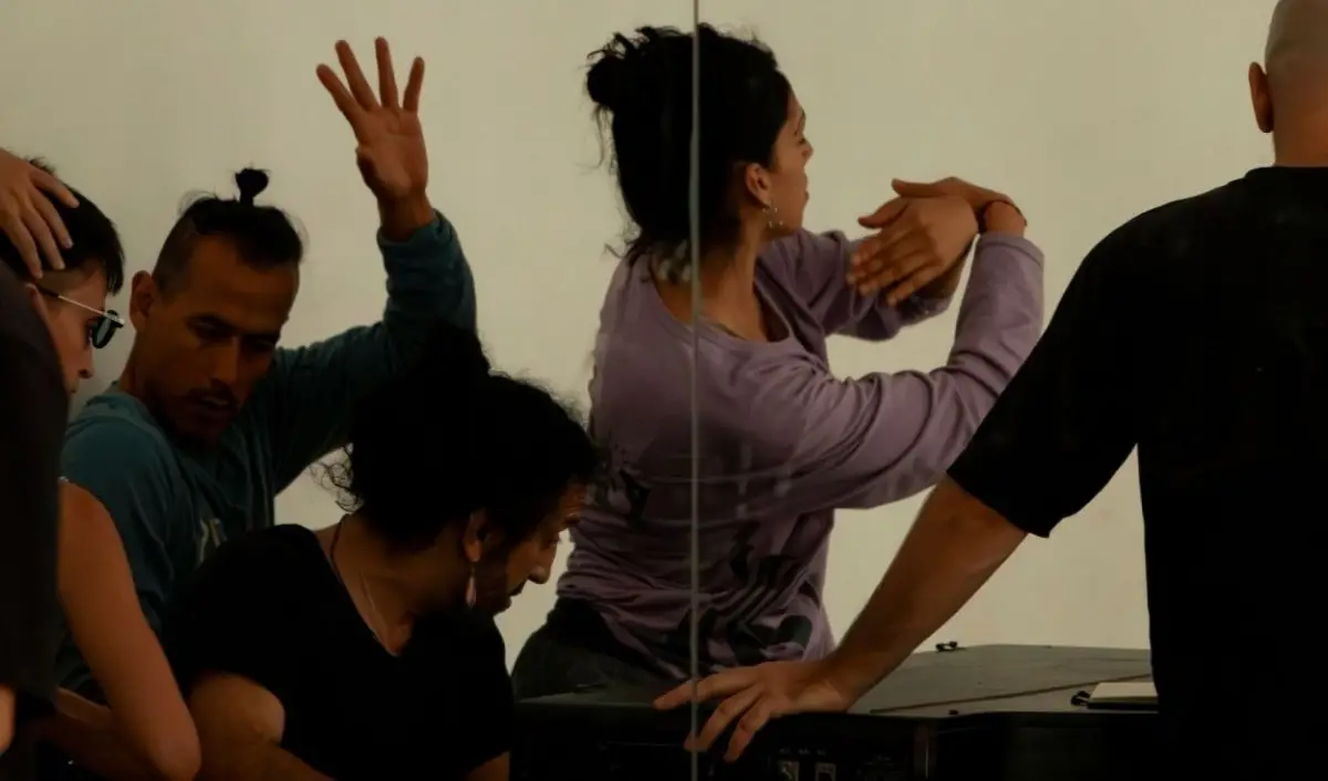 VÍNCULOS. Movimientos y sonidos coexisten en “Solo/Cuerpo y piano”.