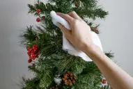 Lavá tu arbolito de navidad antes de armarlo para sacarle toda la tierra