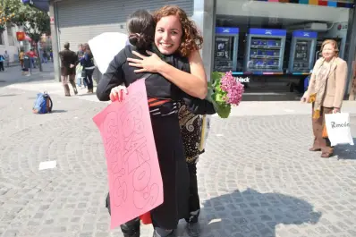 Recuerdos fotográficos: 2011. El año de los abrazos en la peatonal