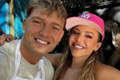 Aunque Ian Lucas insiste en negar un romance con Evangelina Anderson, los filmaron a los besos en un boliche porteño