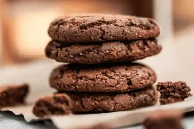 Galletitas de chocolate sin harina ni azúcar: la receta liviana ideal para la merienda