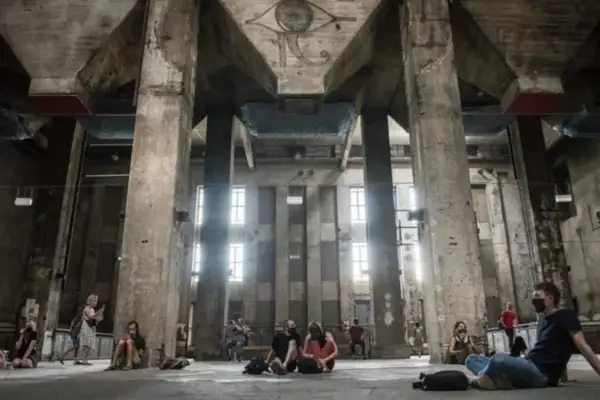 Cómo es Berghain, el exclusivo boliche al que hace referencia Rosalía en su nuevo álbum
