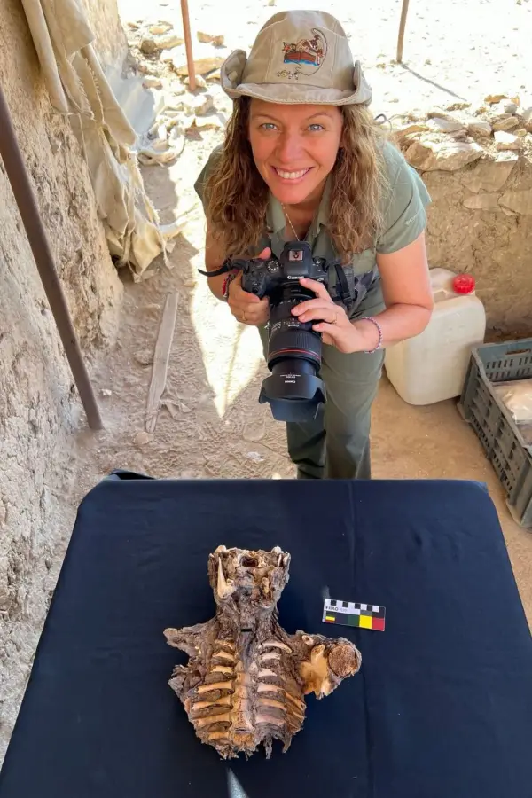 EN UN PRIMER PLANO. La fotógrafa fotografiada en plena tarea.