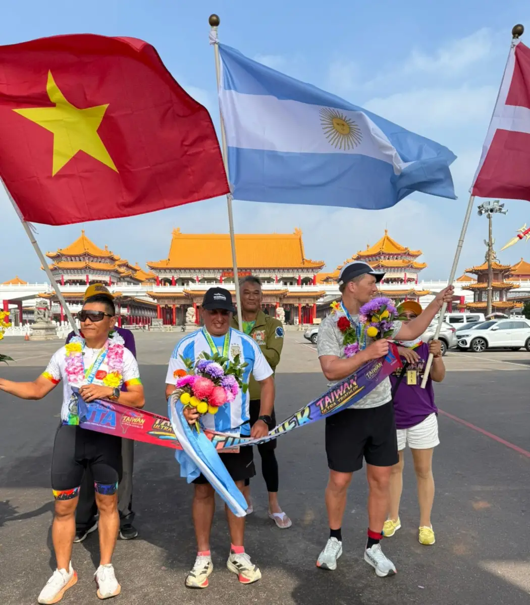 El festejo de los finalistas. 