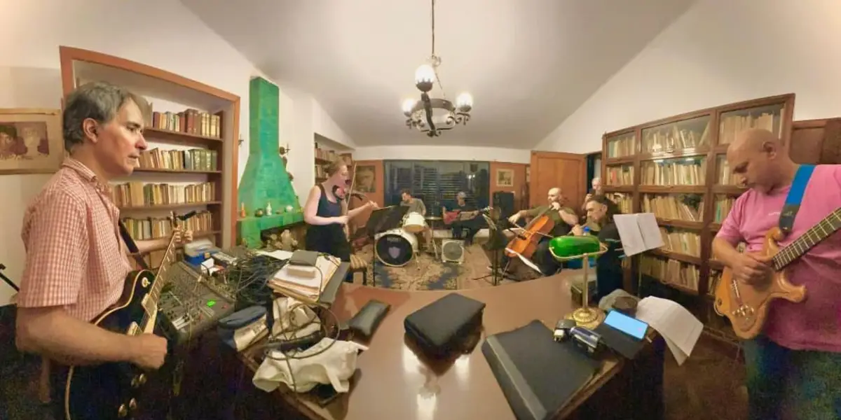 EN ENSAYO. Lucio Piérola y el grupo reunido para recrear su obra “Camino milenario”, que ofrecerá en el Virla. 