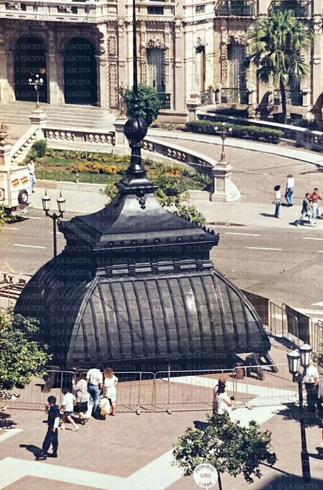 Recuerdos fotográficos: 1996. Dos semanas con la cúpula estacionada en la plaza Independencia