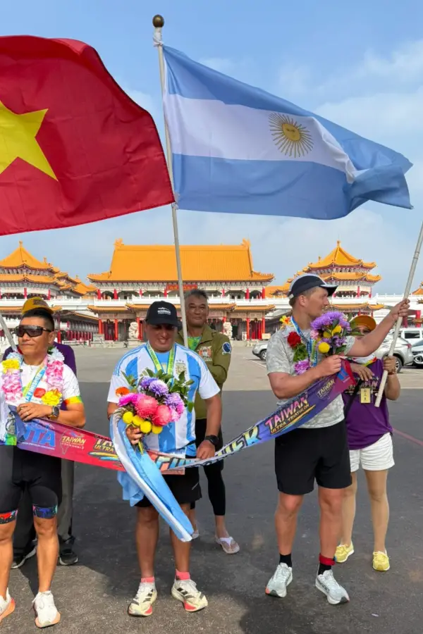 El festejo de los finalistas. 