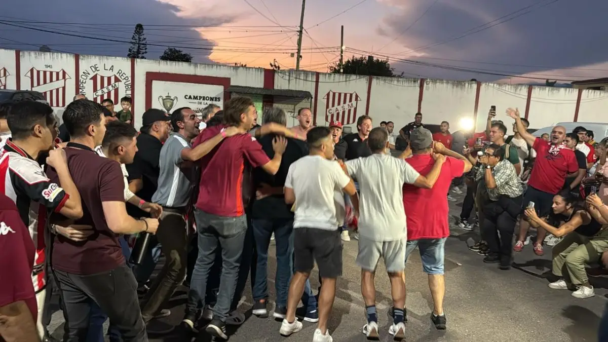 FESTEJO. Los allegados a Mirkin aseguran que ya ganaron las elecciones. Foto: Gonzalo Cabrera Terrazas